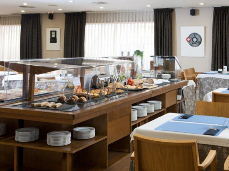 Up Rooms Vic Hotel Экстерьер фото