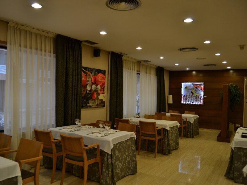 Up Rooms Vic Hotel Экстерьер фото