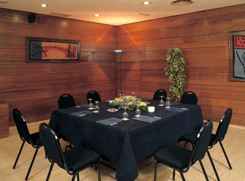 Up Rooms Vic Hotel Экстерьер фото