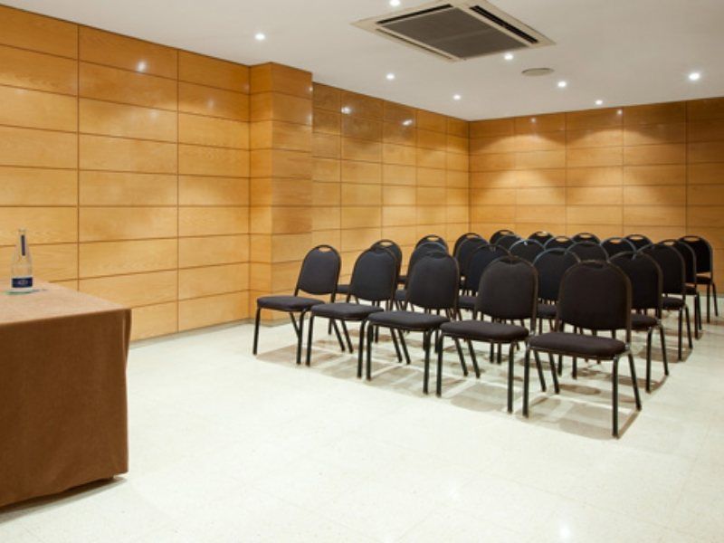 Up Rooms Vic Hotel Экстерьер фото