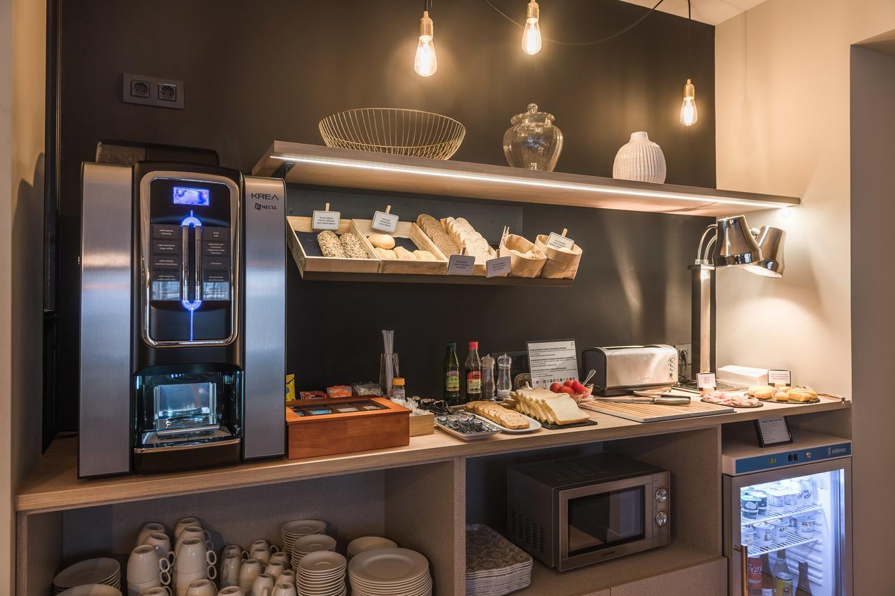 Up Rooms Vic Hotel Экстерьер фото