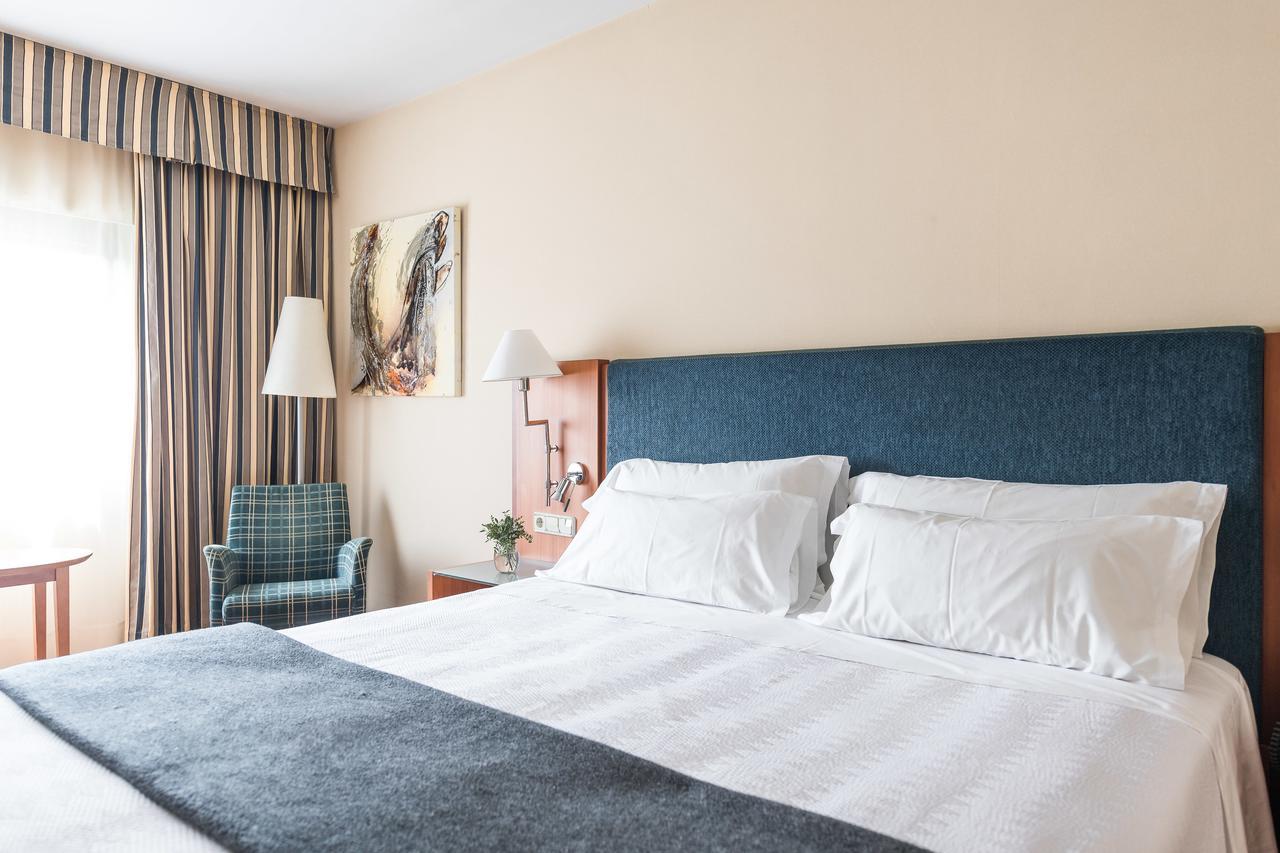 Up Rooms Vic Hotel Экстерьер фото