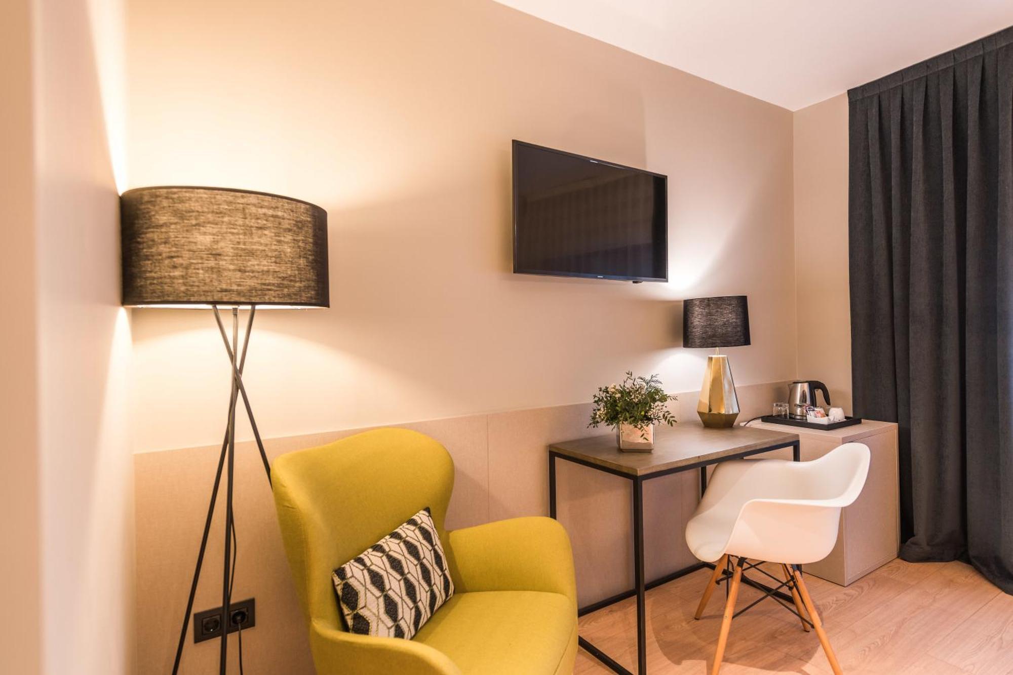 Up Rooms Vic Hotel Экстерьер фото