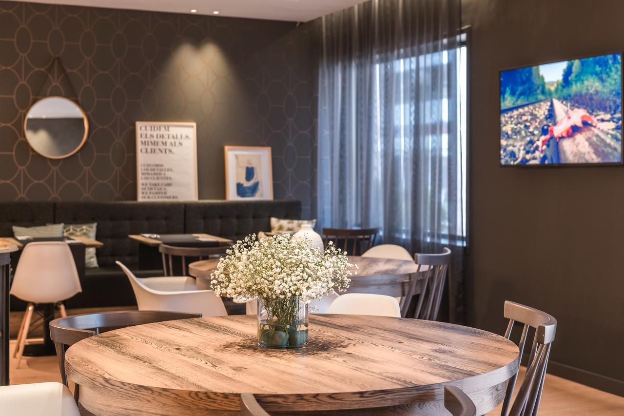 Up Rooms Vic Hotel Экстерьер фото