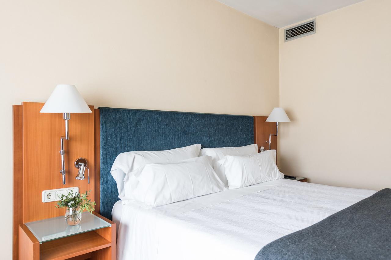 Up Rooms Vic Hotel Экстерьер фото