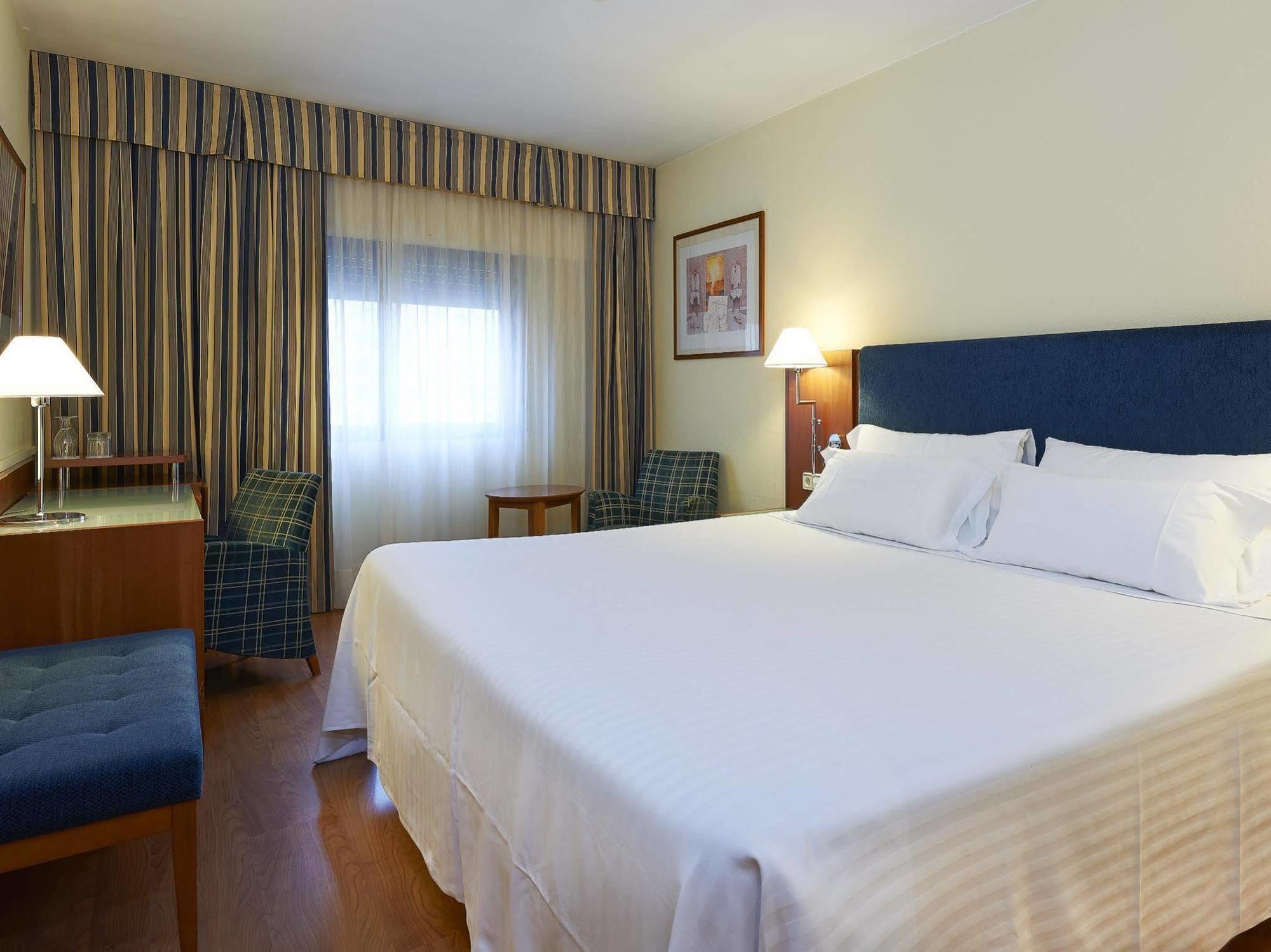 Up Rooms Vic Hotel Экстерьер фото