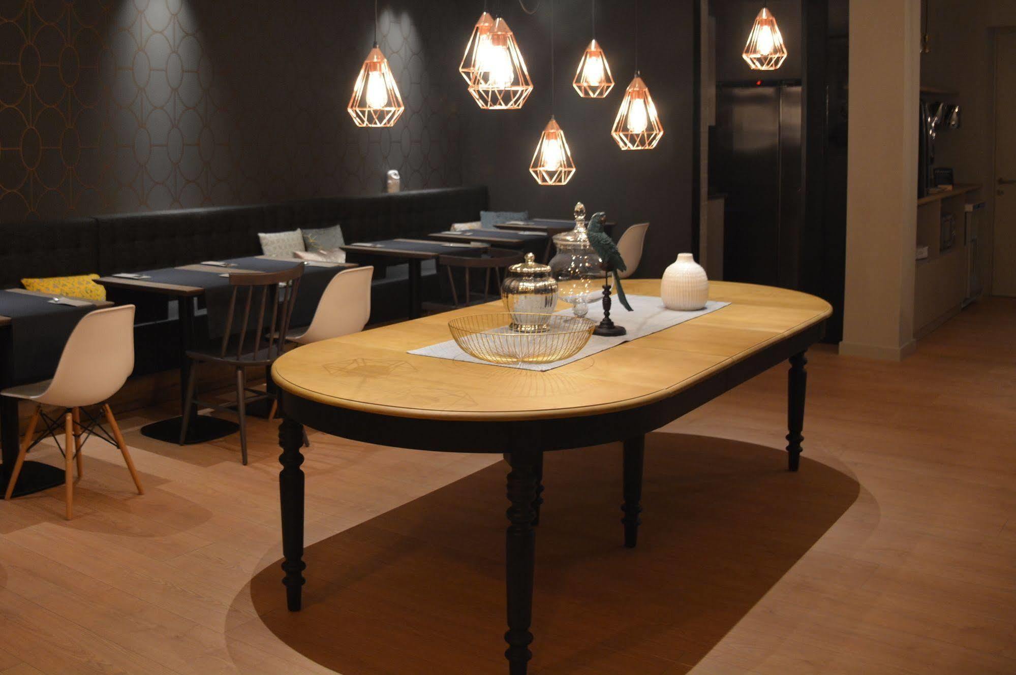 Up Rooms Vic Hotel Экстерьер фото